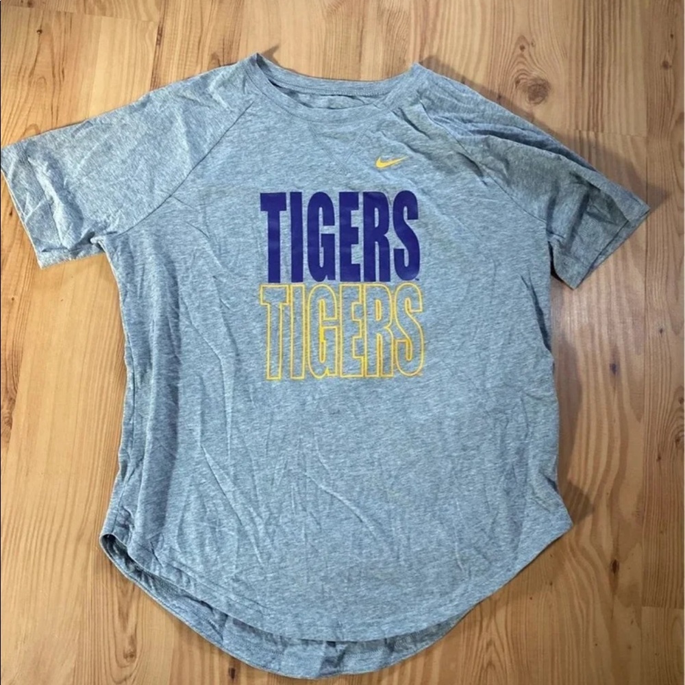 Size kids  XL. Fits women size small.